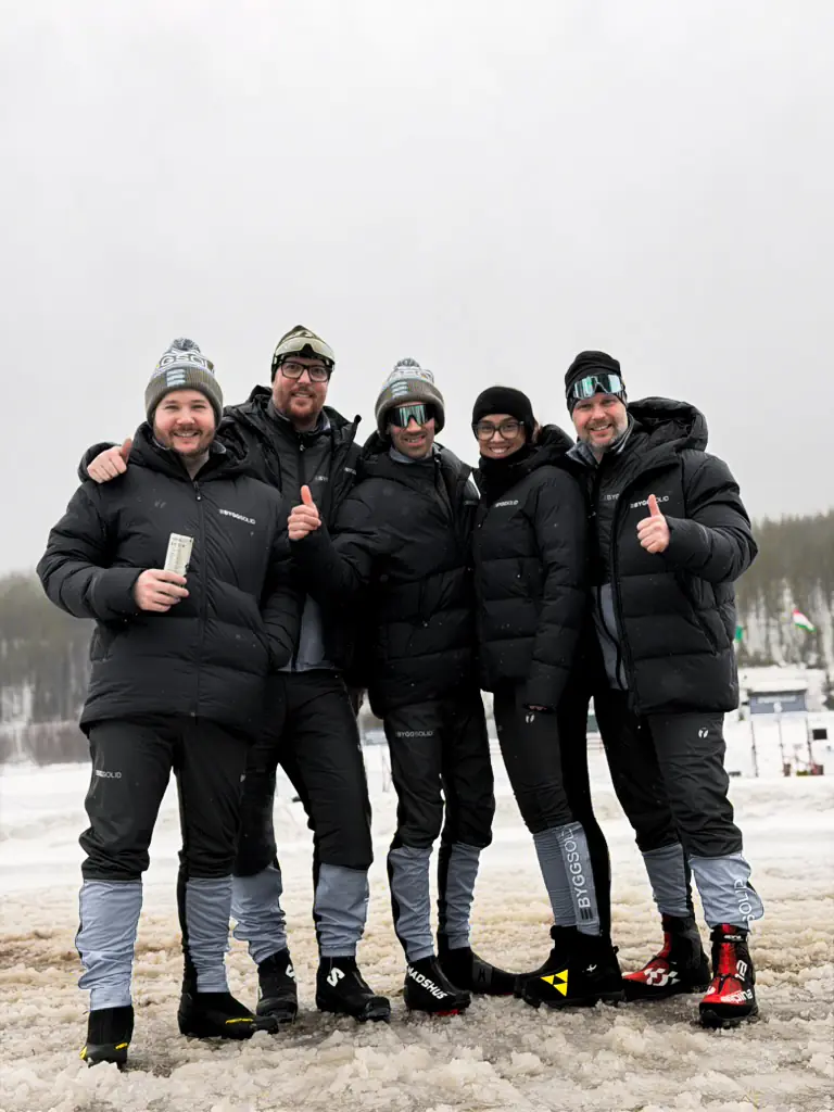 Laget i Byggsolidjackor i snön